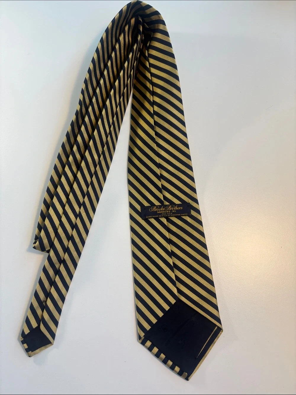 Brooks Brothers Navy and Gold Diagonal Stripe Tie -593sku